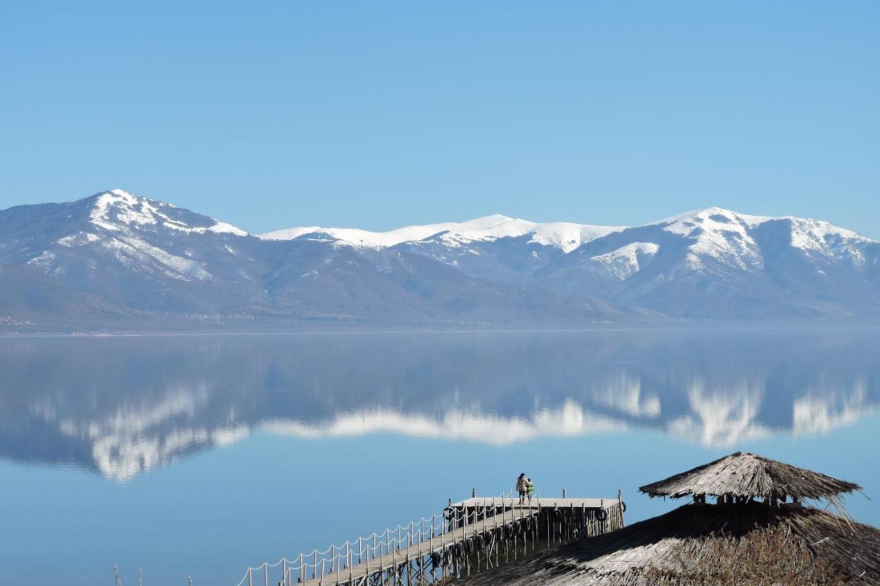 Lakeview Hotel And Resort Otesevo Exterior photo